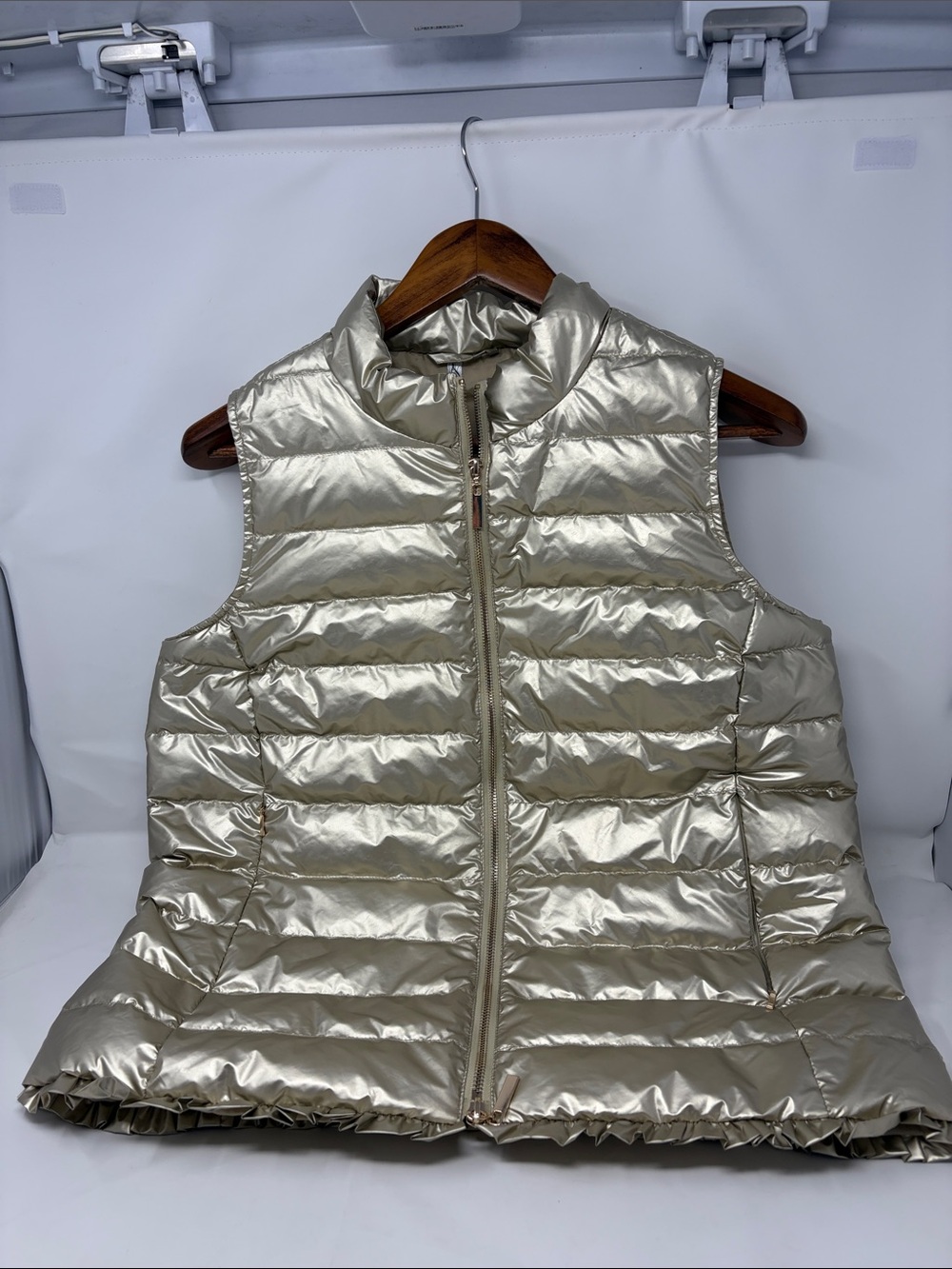 Lulu B Gold Shimmery Metallic Quilted Puffer Vest Size Small